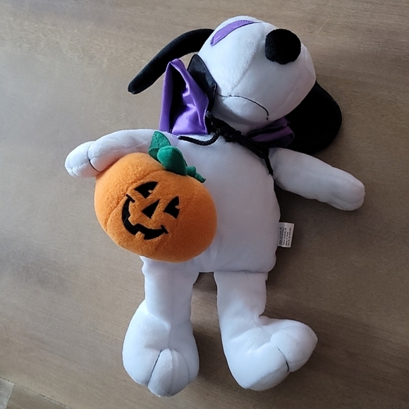 Peanuts 13" Halloween Plush Shaking Snoopy Doll in - Picture 4 of 9